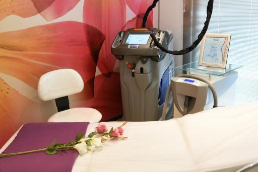 عکس کلینیک تخصصی پوست و مو اکسیر رخ نگار