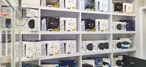 عکس فروشگاه کنسول بازی گیم اِستور