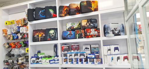 عکس فروشگاه کنسول بازی گیم اِستور