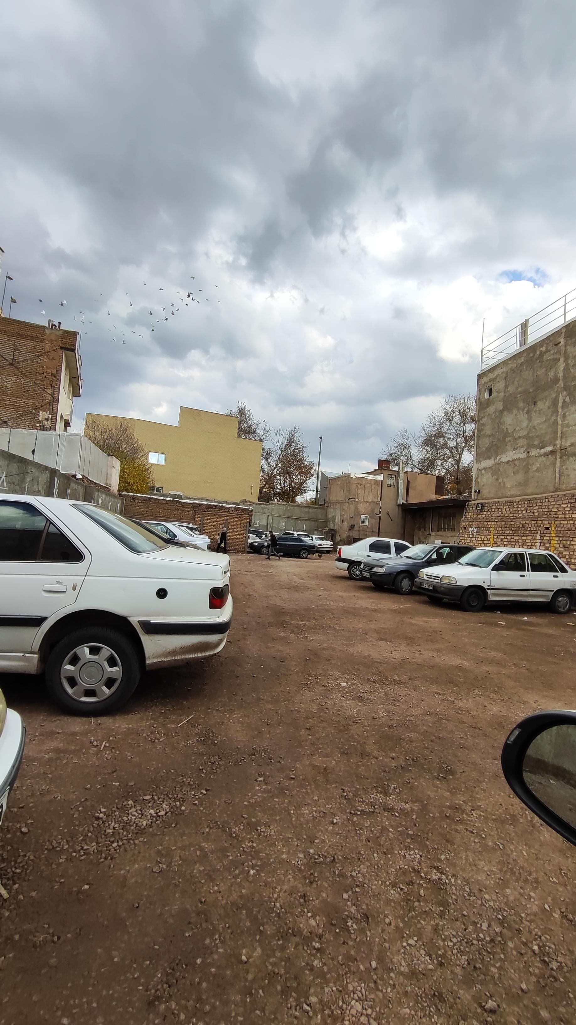 عکس پارکینگ بزرگ داودی