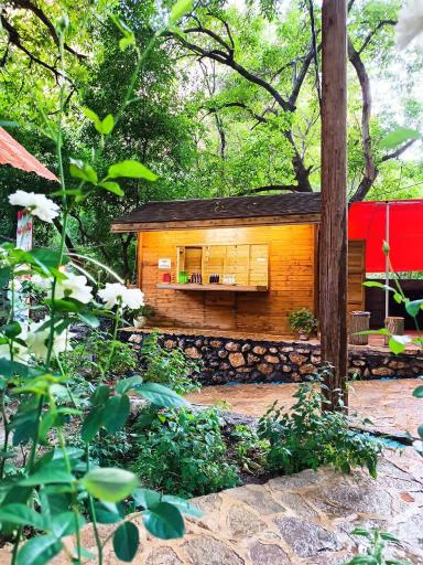 عکس مجموعه پذیرایی کلبه چوبی