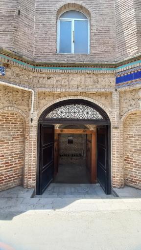 عکس مسجد و مدرسه حاج قنبر علی خان