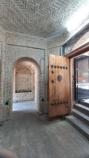 عکس مسجد و مدرسه حاج قنبر علی خان