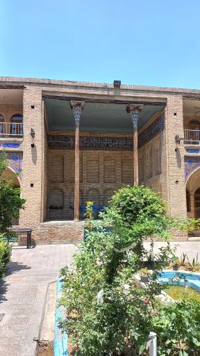 عکس مسجد و مدرسه حاج قنبر علی خان