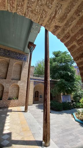 عکس مسجد و مدرسه حاج قنبر علی خان