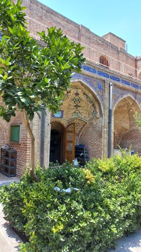 عکس مسجد و مدرسه حاج قنبر علی خان