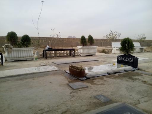 عکس مزار آیت الله العظمی علی اصغر رحیمی آزاد