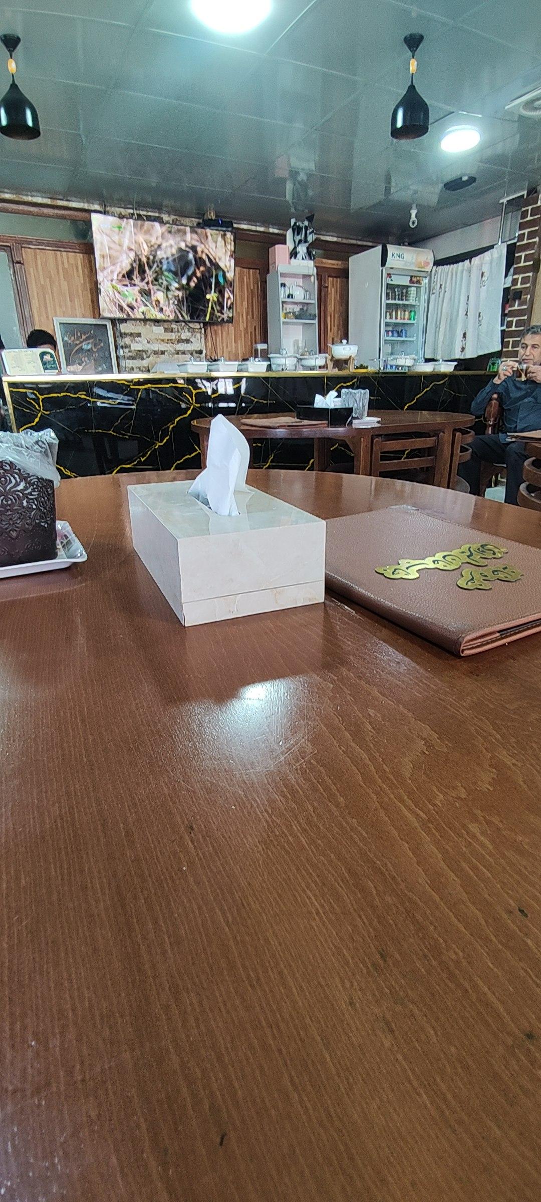 عکس سفره خانه جناب خان لیراوی