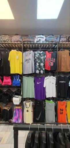 عکس فروشگاه لوازم ورزشی کارت قرمز