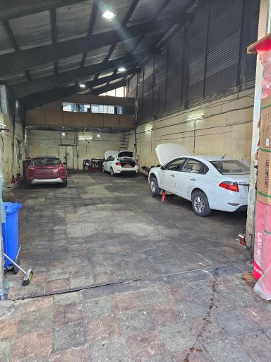 عکس تعمیرگاه برلفیکس