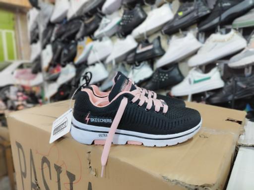 عکس فروشگاه کفش زنانه رفاه