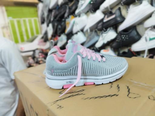 عکس فروشگاه کفش زنانه رفاه