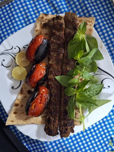 عکس کبابی آقا جون 