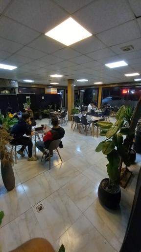 عکس کافه رستوران عمه عزیز