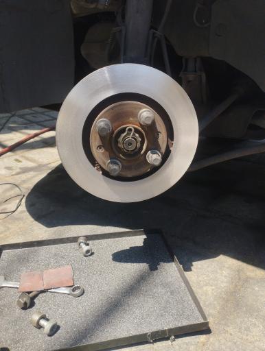 عکس تراش و تابگیری دیسک چرخ احمد