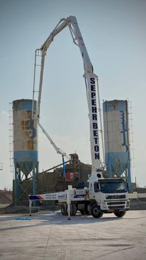 عکس کارخانه سپهر بتن نیلگون یزد