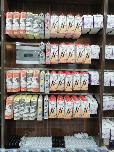 عکس وارد کننده بخش لوازم جانبی مرادی