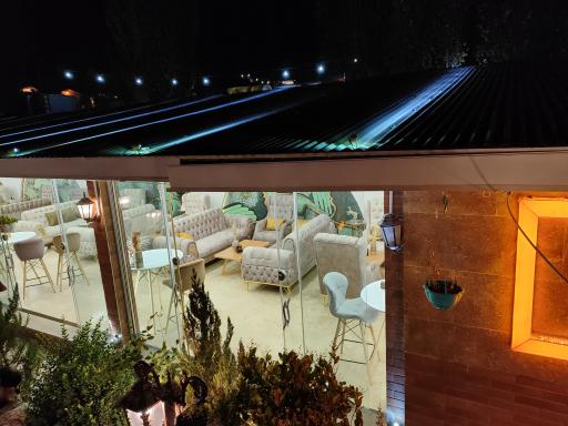 عکس کافه باغ هیچکاک