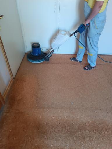 عکس شرکت نظافتی و مبلشویی پرهام