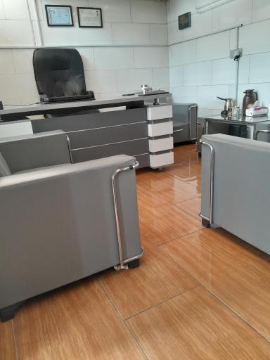 عکس تشخیص رنگ و کارشناسی رنگ خودرو درخش