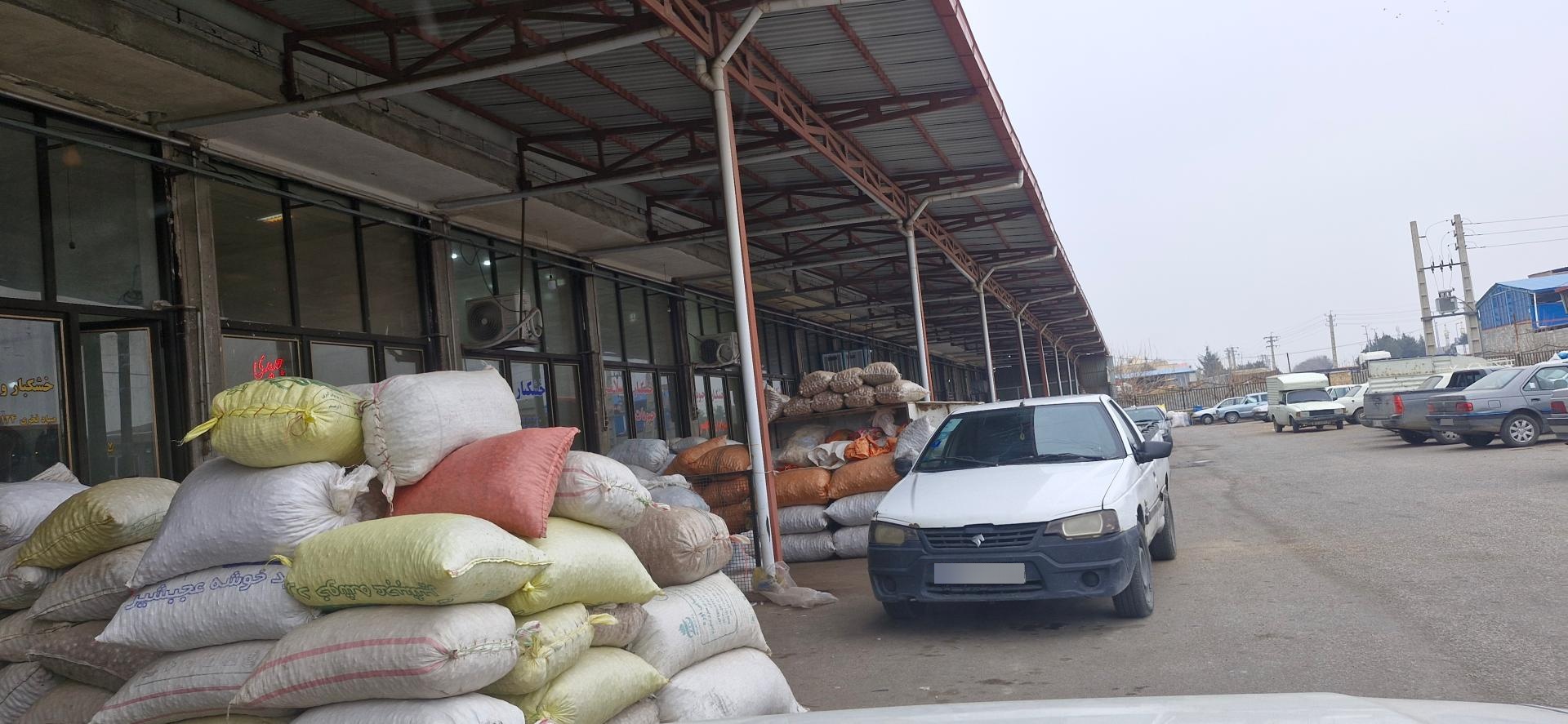 عکس میدان خشکبار عجب شیر