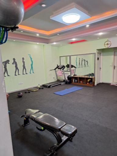 عکس مجموعه ورزشی دکتر امیدوار