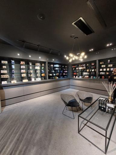 عکس مرکز تخصصی عطر و زیبایی سایا