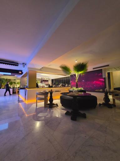 عکس رستوران سروستان