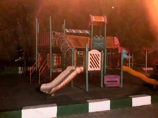 عکس زمین بازی کودکان