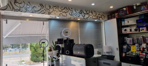 عکس کافی نت موبایل و کامپیوتر کوکیانا