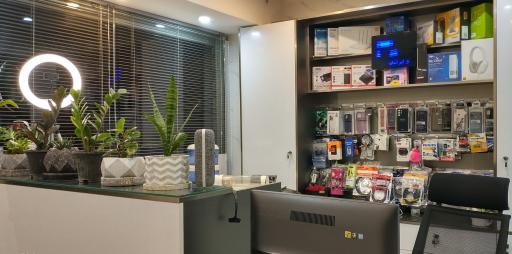 عکس کافی نت موبایل و کامپیوتر کوکیانا