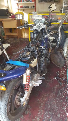 عکس تعمیرگاه و فروشگاه موتور سیکلت تریل سواران شریفی