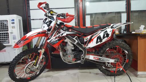 عکس تعمیرگاه و فروشگاه موتور سیکلت تریل سواران شریفی