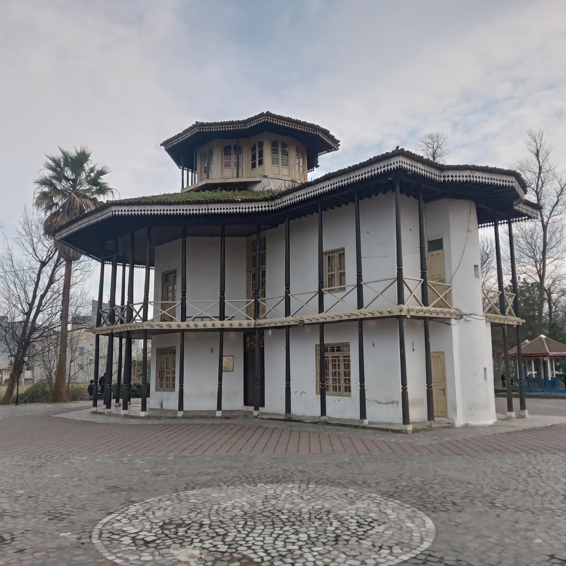 عکس عمارت کلاه فرنگی