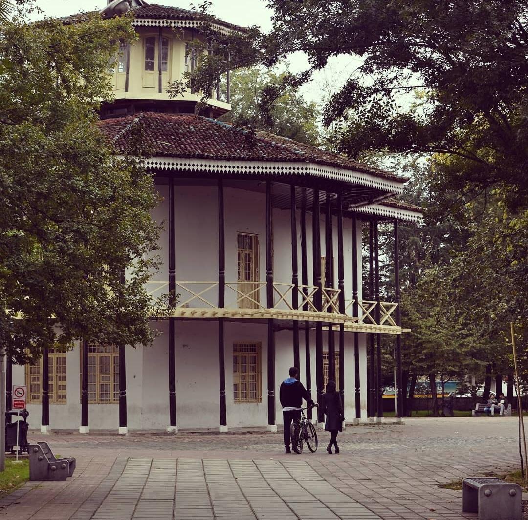 عکس عمارت کلاه فرنگی