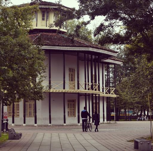 عکس عمارت کلاه فرنگی
