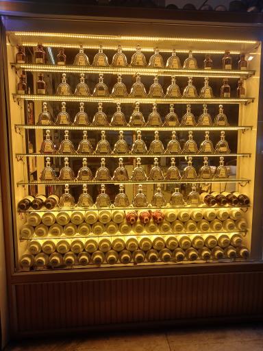 عکس فروشگاه عطر و لوازم آرایشی سوگل