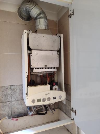 عکس تعمیرات پکیج نمایندگی ایران رادیاتور و بوتان