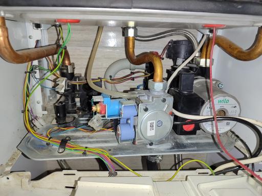 عکس تعمیرات پکیج نمایندگی ایران رادیاتور و بوتان