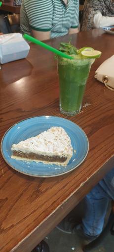 عکس کافه قنادی لوف باکس