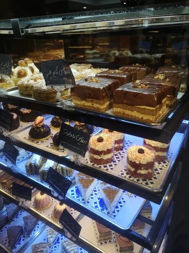 عکس کافه قنادی لوف باکس