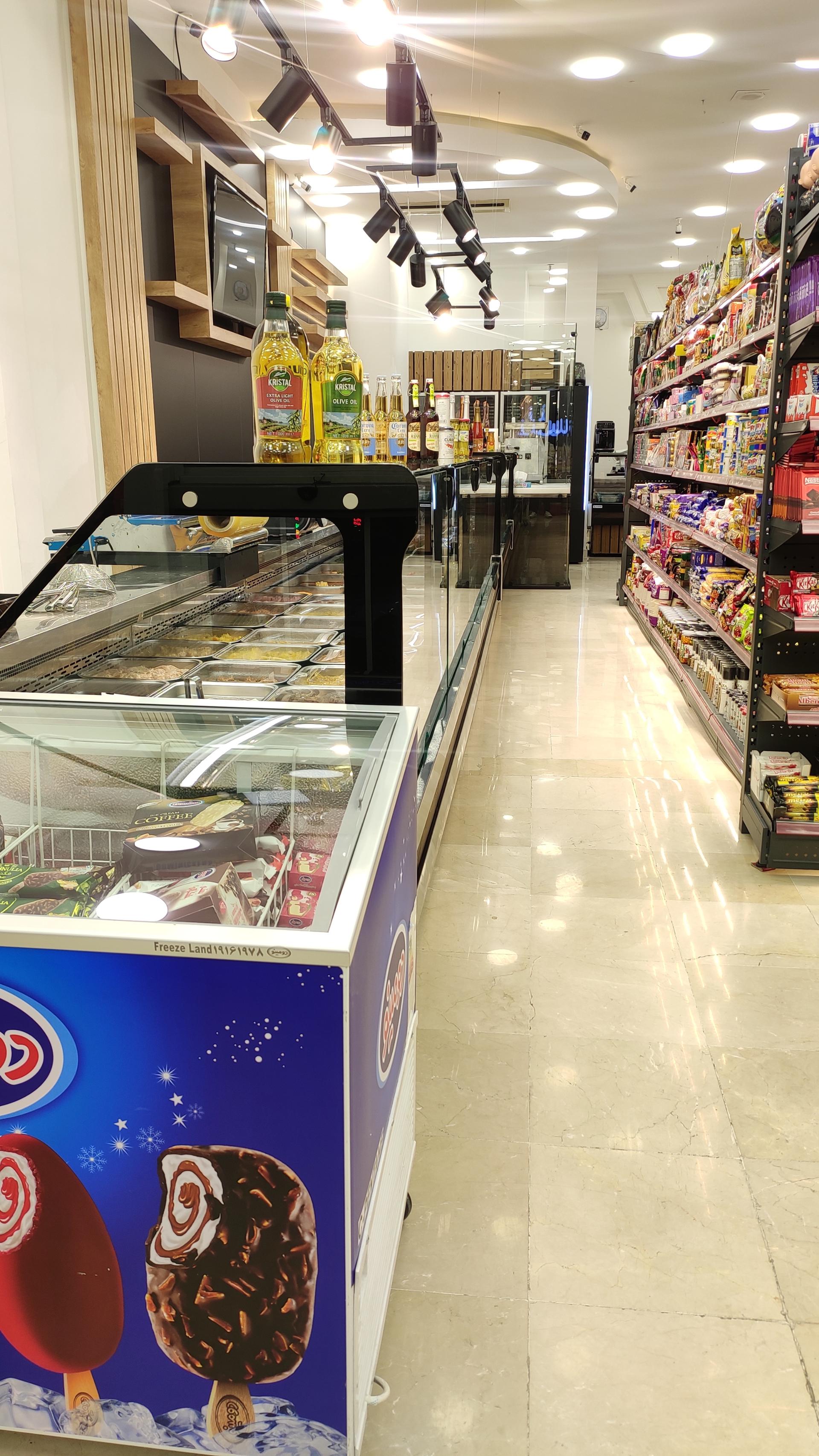 عکس هایپر مارکت مگامارت