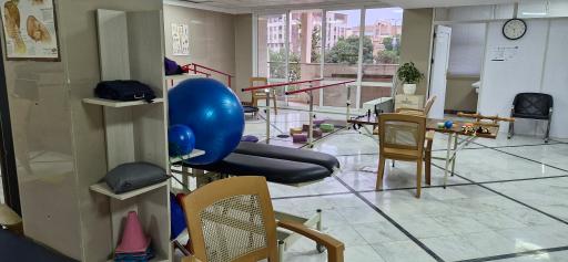 عکس کاردرمانی و گفتار درمانی توفیقی