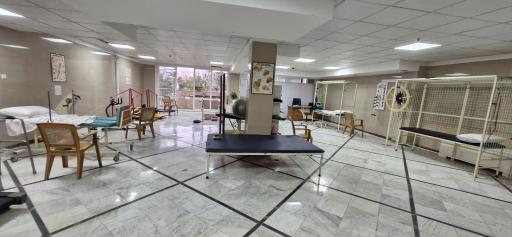 عکس کاردرمانی و گفتار درمانی توفیقی