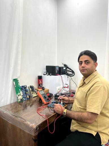 عکس تعمیرات تخصصی بردهای الکترونیک آوات
