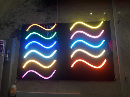 عکس نئون و تابلو سازی محقق 