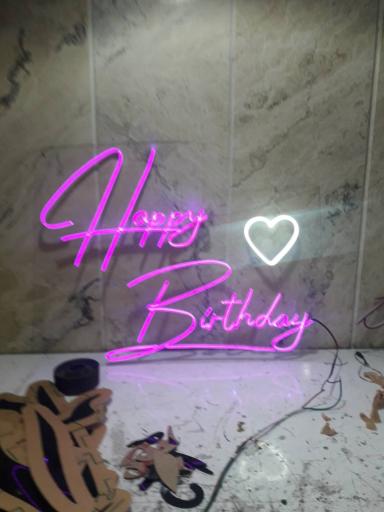 عکس نئون و تابلو سازی محقق 