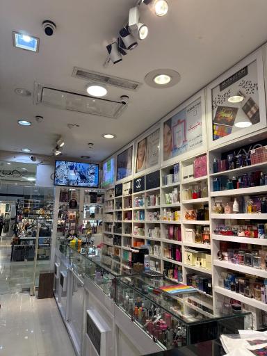 عکس فروشگاه عطر وسمه