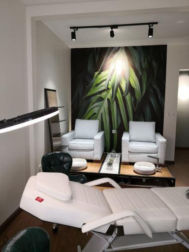 عکس سالن زیبایی مالنا