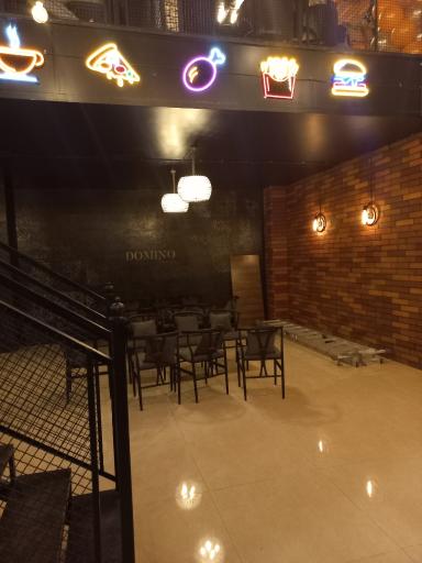 عکس کافه فست فود دومینو
